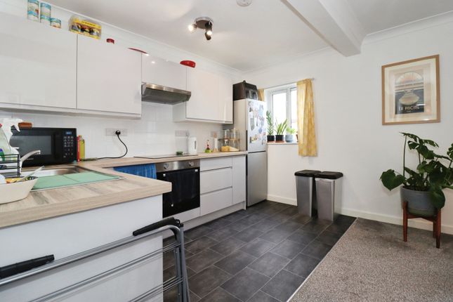 Flat 3, Cabot Court,, Gloucester Road North, Gloucestershire photo 3