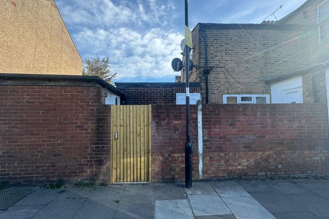 112, Montagu Road, London photo 2