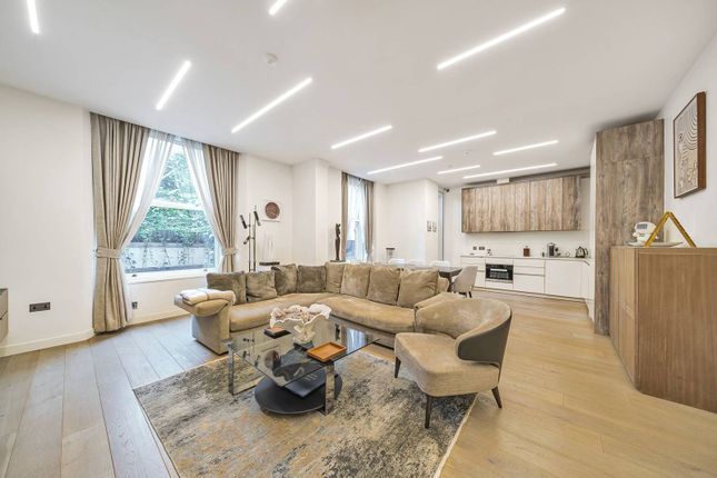 Flat to rent in Wellington Court, Knightsbridge, London