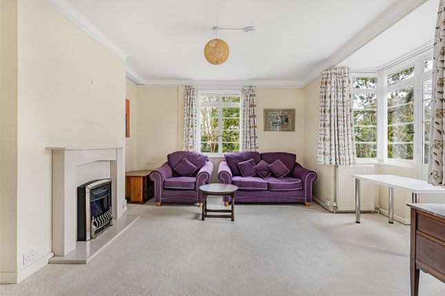 10 Manor Court, Pinehurst, Grange Road, Cambridge photo 2