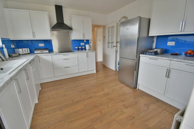 51, Dorset Avenue, Ferndown photo 4