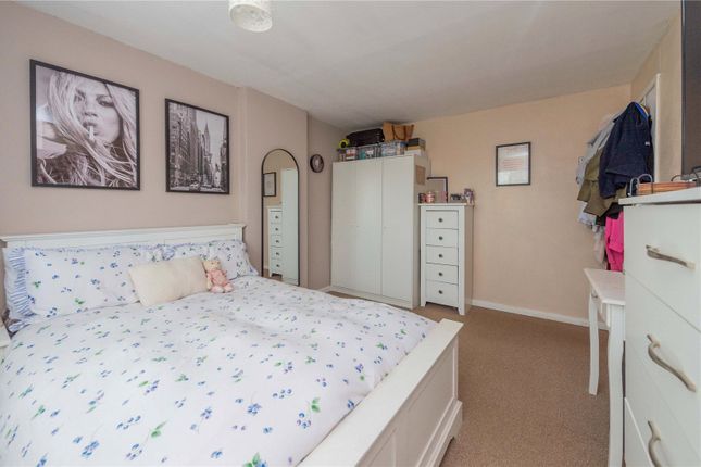 72, Priorslee Road, Telford photo 4
