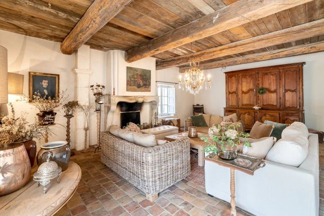 Villa for sale in Alpilles, 13210 Saint-Rémy-De-Provence, France