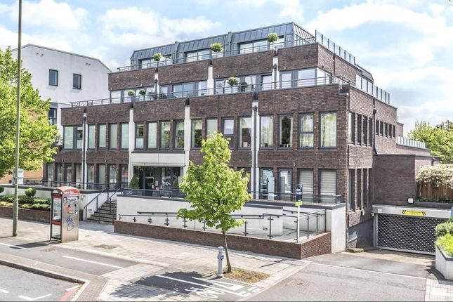 1-bed flat on 203 Forsyth House, 211-217, Lower Richmond Road, Richmond, £395,000