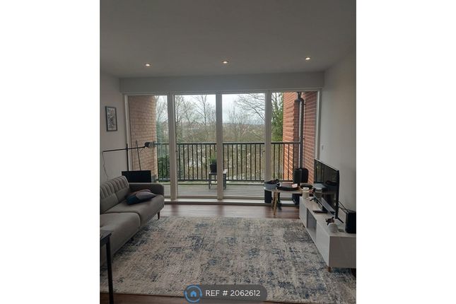 Flat to rent in Higher Drive, Purley