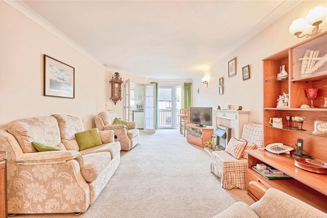 27, Custerson Court, Saffron Walden photo 2