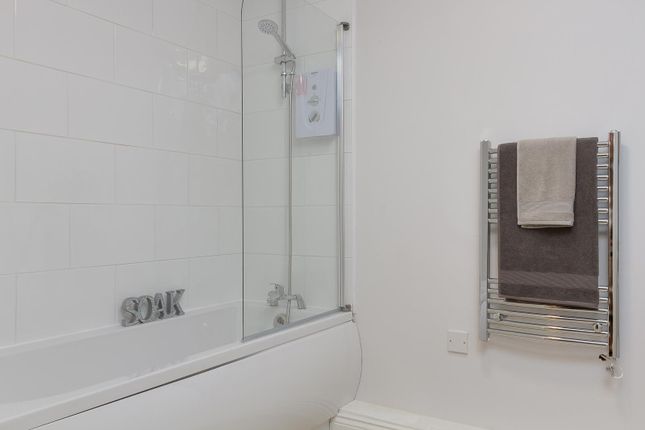 Flat for sale in Kenyon Court, 141 Kenyon Lane, Manchester