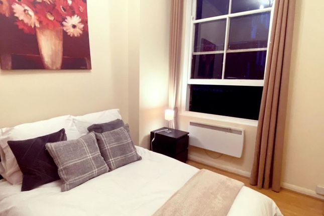 Flat to rent in King's Road, London