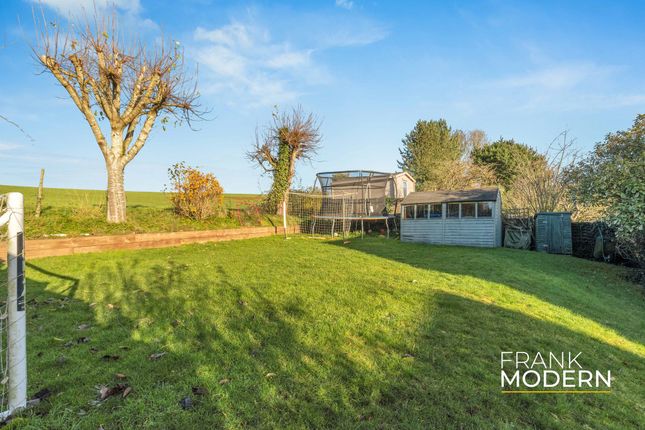 West Lodge, Bourne photo 4