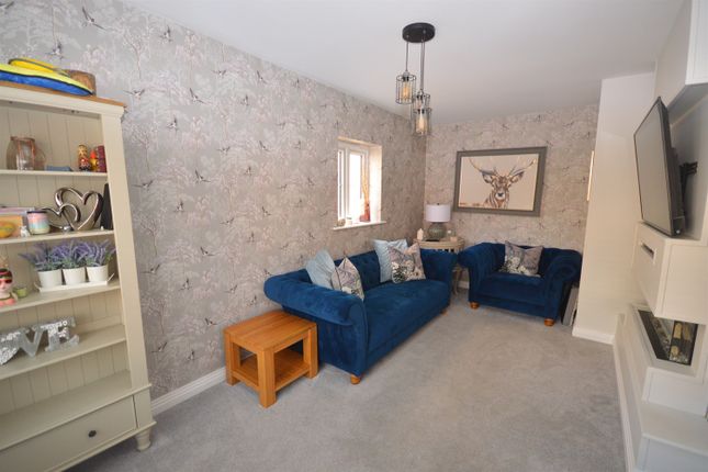 4 Skylark Way, Stanway, Colchester photo 3