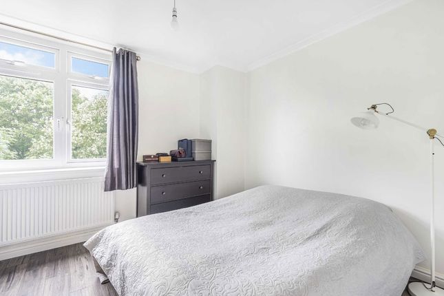54, Strathdon Drive, London photo 3