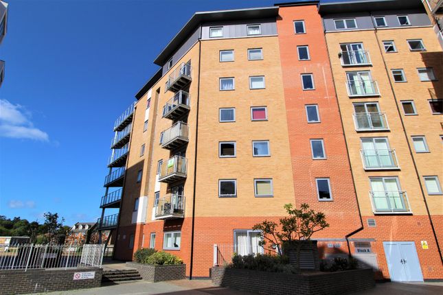 Flat to rent in Sail House, Ship Wharf, Colchester
