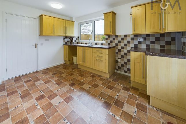 End terrace house to rent in Newton Road, Stevenage