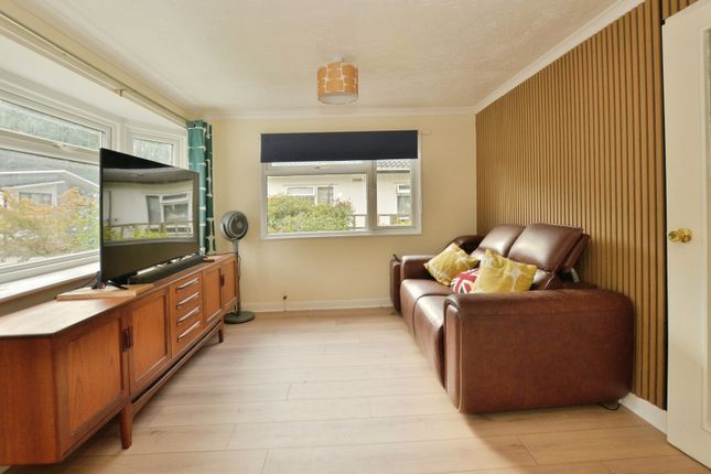 44, Longbeech Park, Charing photo 2
