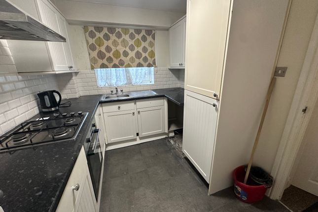 Aspen Drive, Wembley photo 5