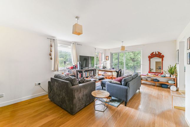 Highwood Close, East Dulwich photo 2