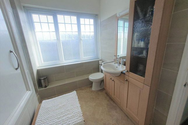 3 Colworth Court 15, Sutherland Avenue, Bexhill On Sea photo 3