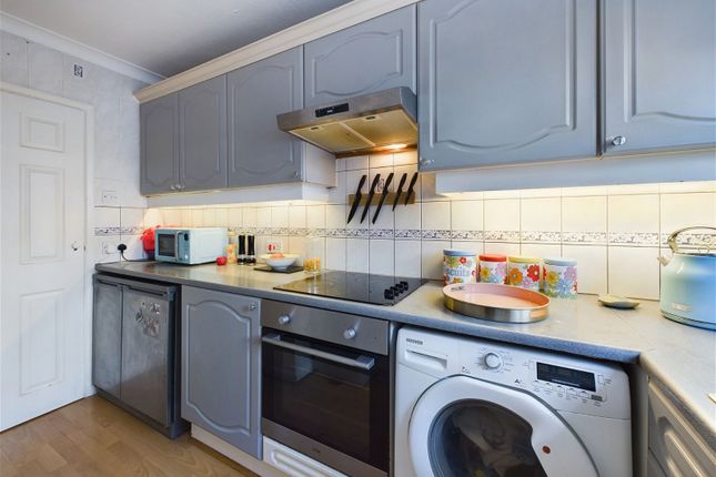 Flat for sale in Eleanor Court, Bruce Avenue, Worthing