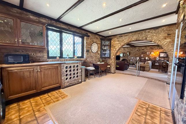 25, Moorlands Road, Wing photo 3