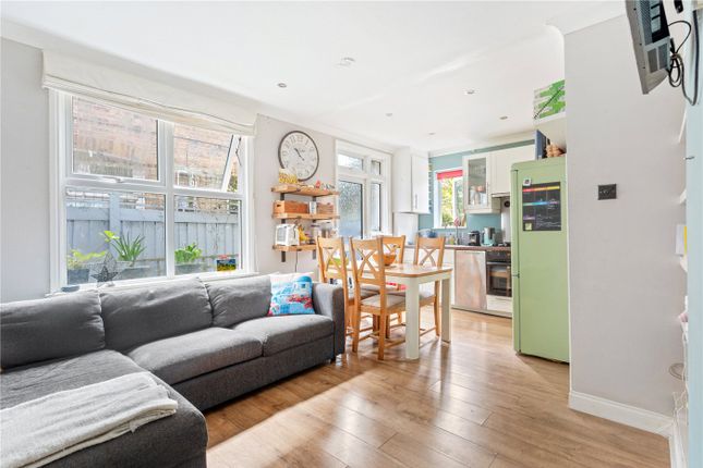 Thumbnail Flat to rent in Southcroft Road, London