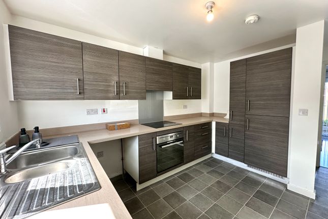 33, Shearwater Road, Walsall photo 3