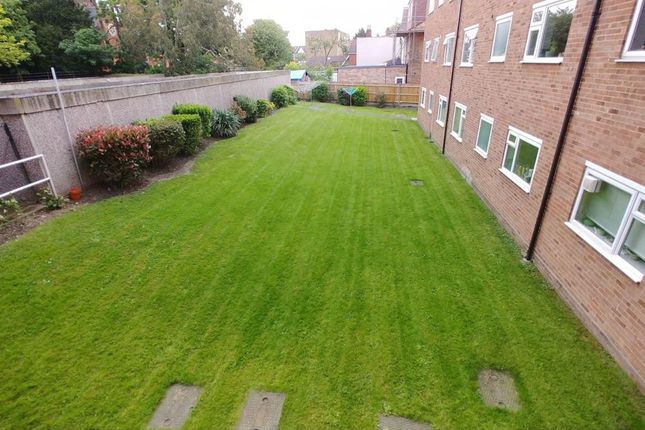Flat 5, Beaufort Court The Limes Avenue, London photo 2