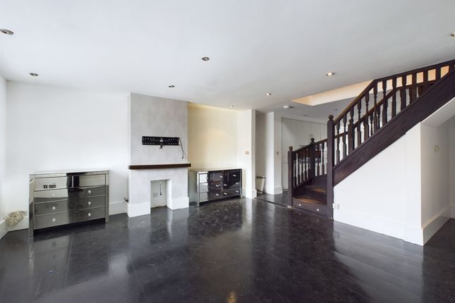 3 Green Lane, High Wycombe photo 3