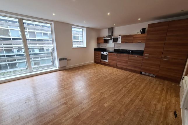 Thumbnail Flat to rent in Merchants Place, Reading