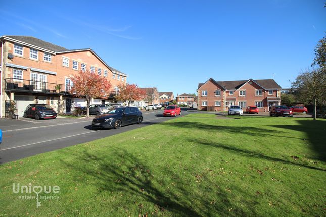 10, Garden Close, Poulton-le-Fylde photo 2