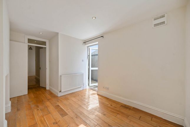 Flat Gnd Flr At, Bishops Road, London photo 4