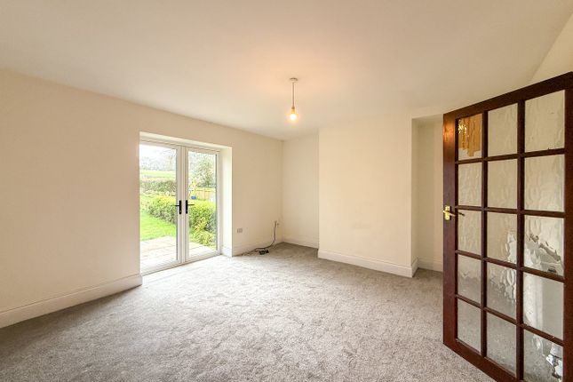 37, Wilshaw Road, Holmfirth photo 3