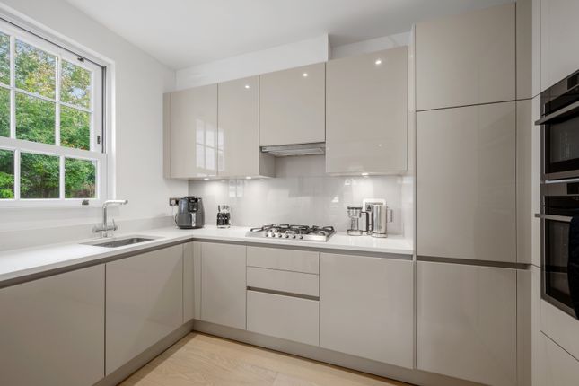 Southlands Drive, London photo 3