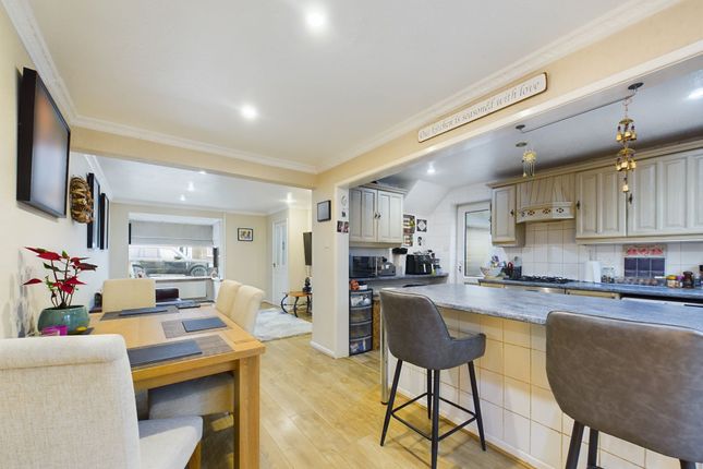 23 Grange Park Avenue, High Peak photo 3
