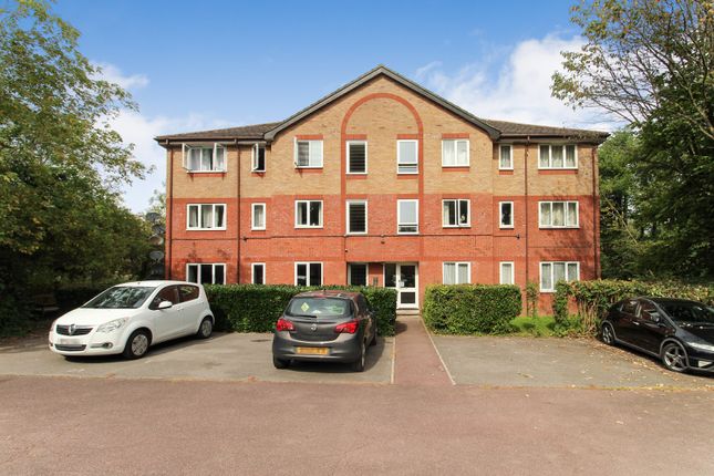 Thumbnail Flat for sale in Chetwood Road, Crawley, West Sussex.
