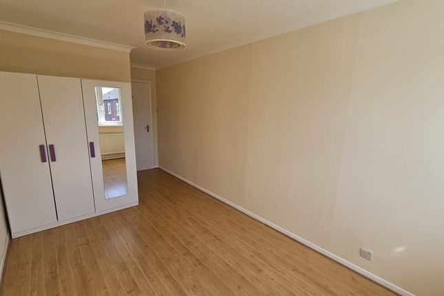 97, St Pauls Close, Ealing photo 5
