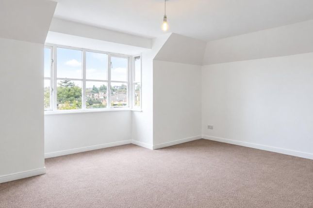 59, Orchard Grove, London photo 2