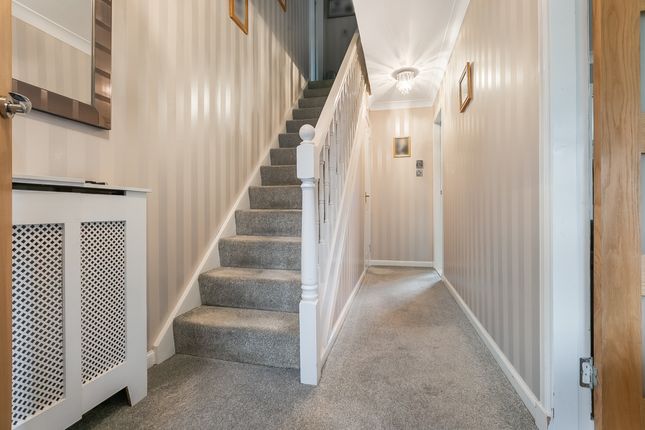 32, Annan Crescent, Chapelhall photo 2