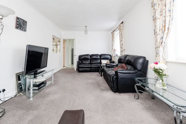 42, Betterton Road, Rainham photo 3