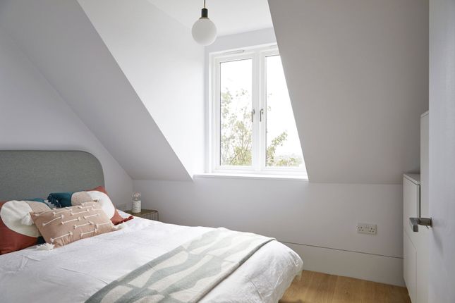 Flat 3, 21, Maresfield Gardens, London photo 4