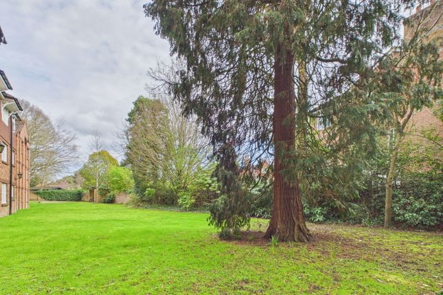 Greenacres,86, North Parade, Horsham photo 2