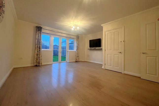 30, Highcross Place, Chertsey photo 3