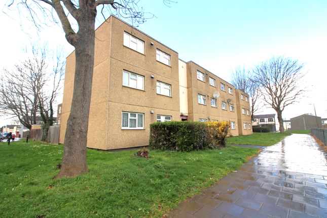 Thumbnail Flat for sale in Viola Close, South Ockendon