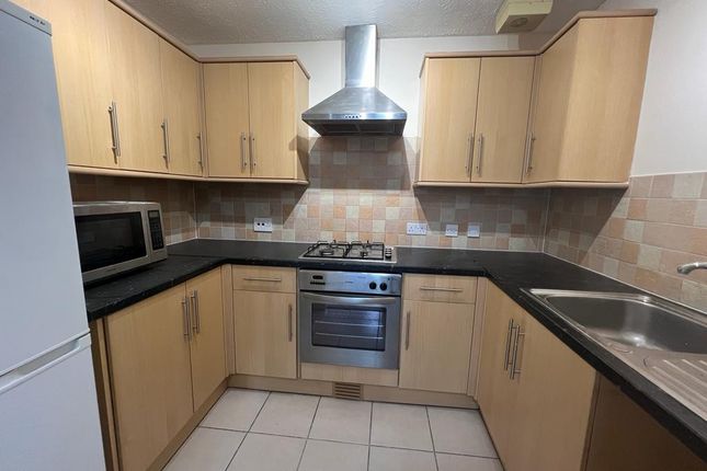 00, Linden Avenue, Ruislip photo 3