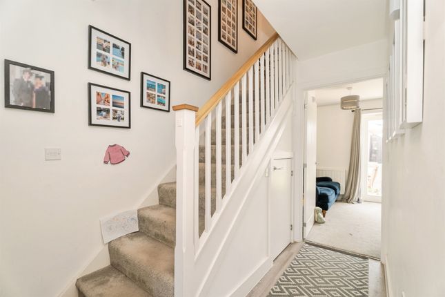 7, Kestrel Drive, Holt photo 4