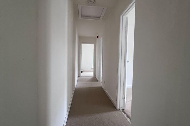 18a, High Street, Bridgend photo 4