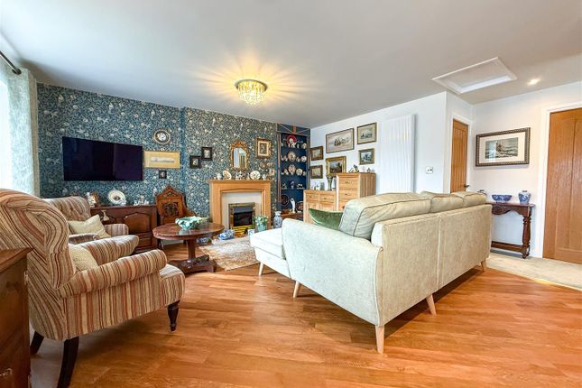 10, Silver Close, Biddulph photo 4