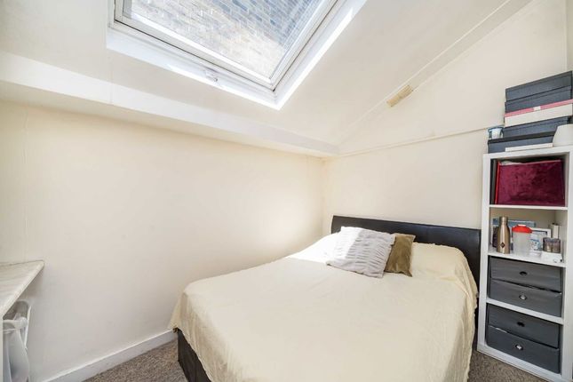 Flat 3, 14, Boundaries Road, London photo 4