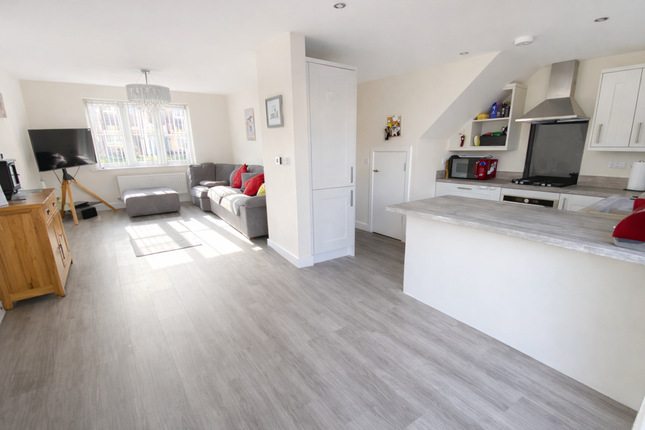 2 Redwood Close, Holbeach photo 4
