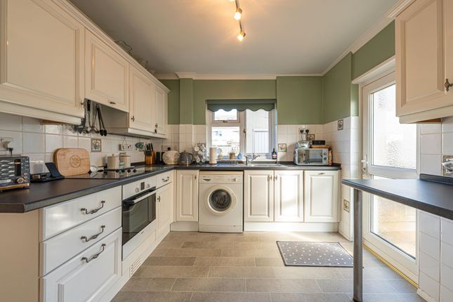 17 Wildmill Lane, Bridgend photo 2