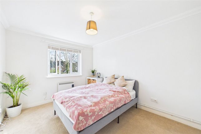 24 Lockside Court,, Mallard Way, Reading photo 3